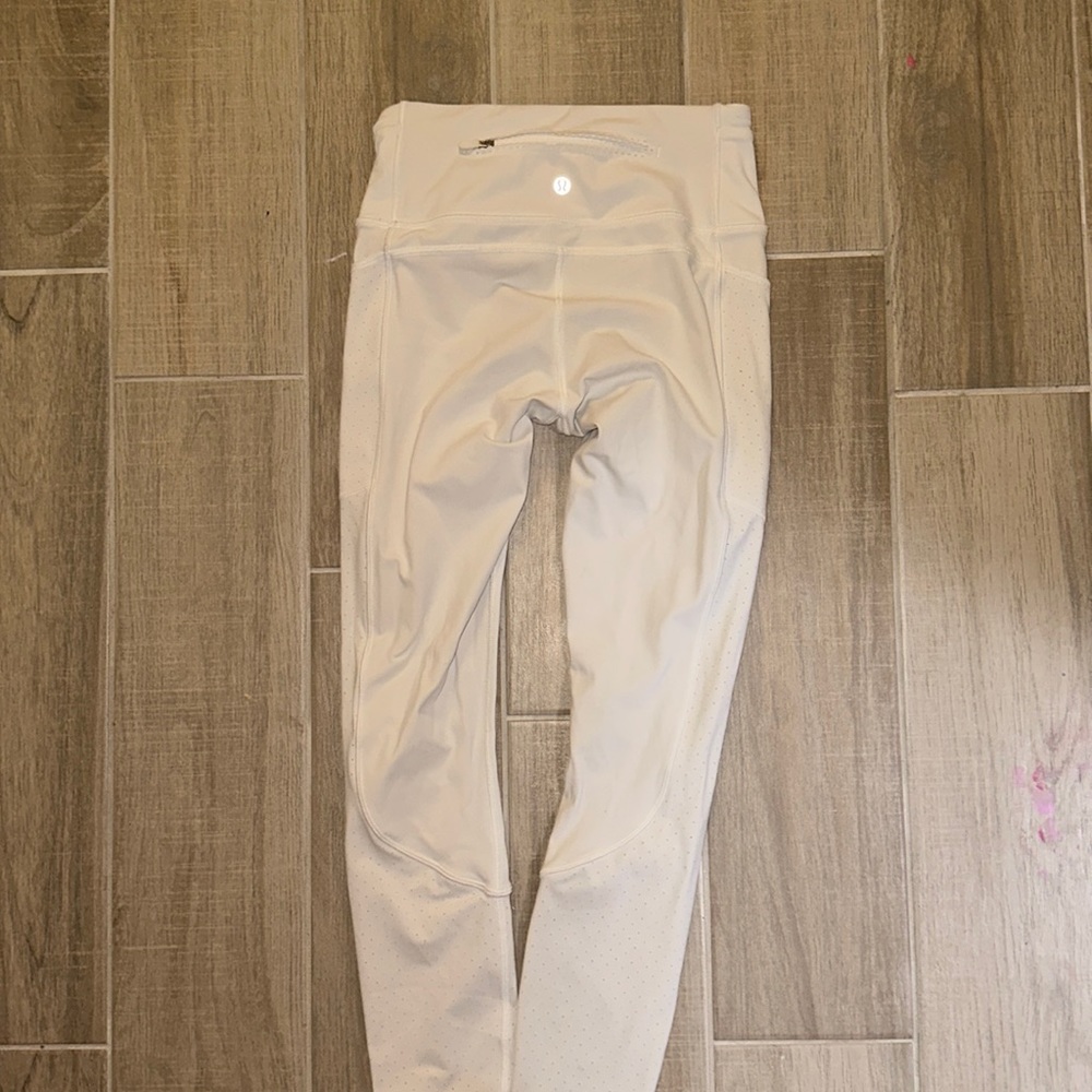 White lululemon leggings